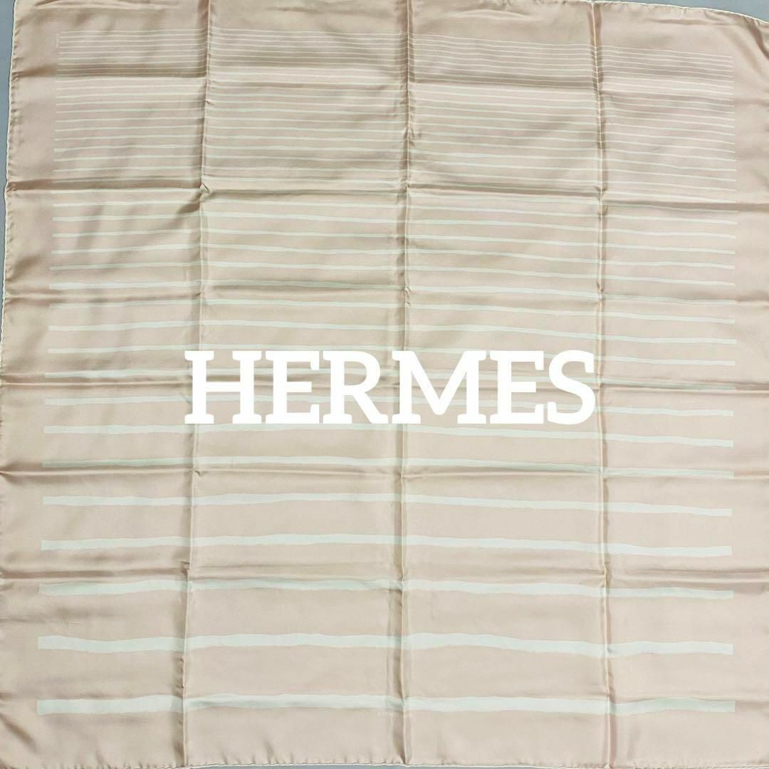 Hermes(エルメス)の美品 ★HERMES★ スカーフ 大判 カレ ボーダー シルク ミルキーピンク レディースのファッション小物(バンダナ/スカーフ)の商品写真