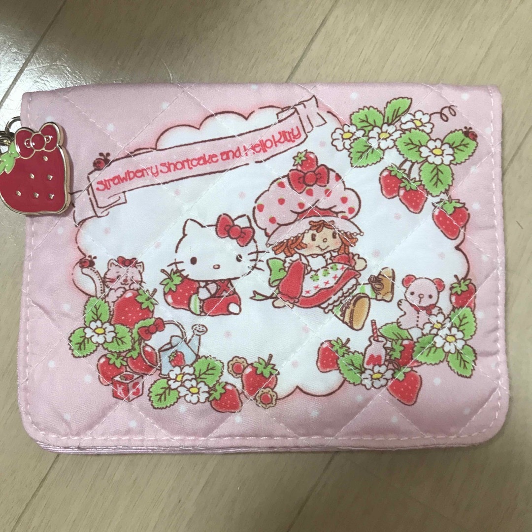 ハローキティ(ハローキティ)のハローキティストロベリーショートケーキ🍓ティッシュケース レディースのファッション小物(ポーチ)の商品写真