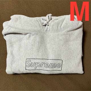 シュプリーム(Supreme)のM Supreme KAWS Chalk Hooded Sweatshirt(パーカー)