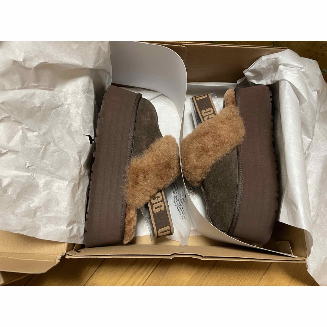 UGG(アグ)のUGGファンケット バーントシダー　新品未使用 レディースの靴/シューズ(ブーツ)の商品写真