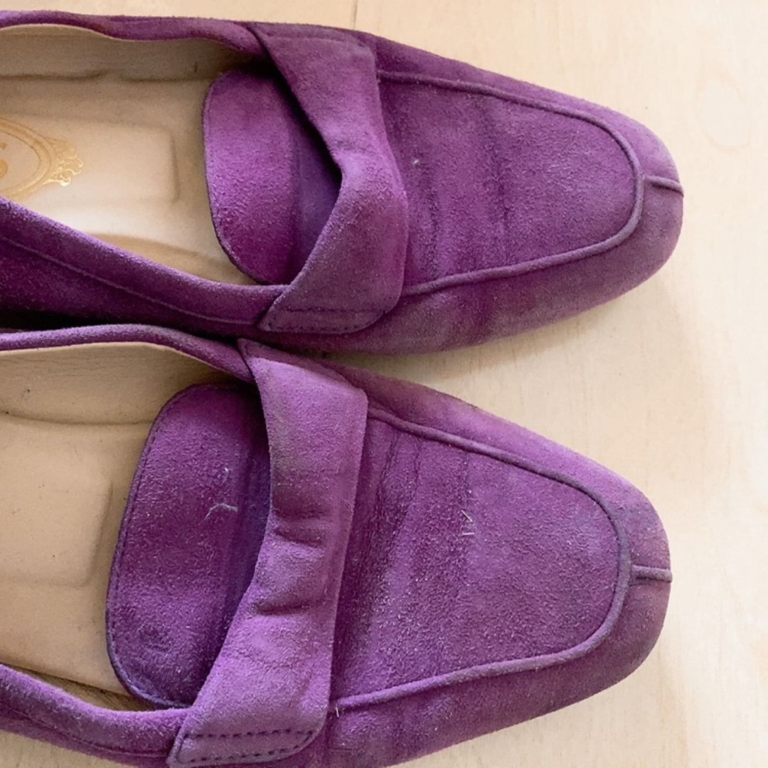 TOD'S(トッズ)のTODS 紫　スリッポン　ローファー　スエード　トッズ レディースの靴/シューズ(スリッポン/モカシン)の商品写真
