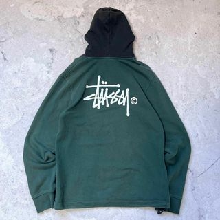 ステューシー(STUSSY)の【ステューシー】サイズLフード切り替え 定番ストックロゴ スウェットパーカー 緑(パーカー)