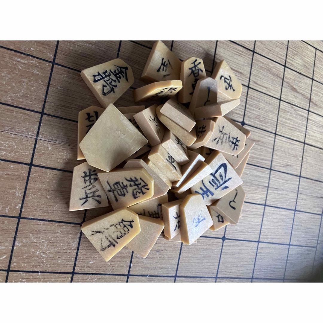 昭和レトロ】 折りたたみ式 将棋盤+ 将棋駒セット ボードゲーム 昭和レトロ】 折りたたみ式 将棋盤+ 将棋駒セット ボードゲーム