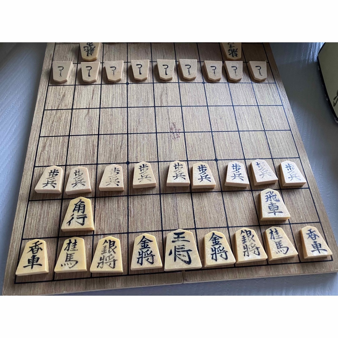 昭和レトロ】 折りたたみ式 将棋盤+ 将棋駒セット ボードゲーム 昭和レトロ】 折りたたみ式 将棋盤+ 将棋駒セット ボードゲーム