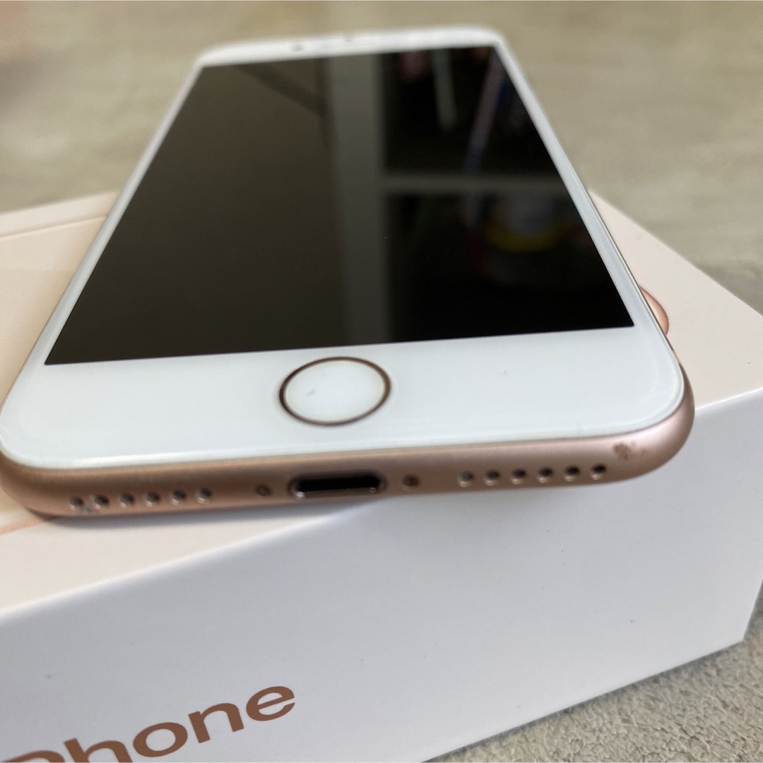 iPhone(アイフォーン)のiPhone8 ピンクゴールド　64GB SIMフリー スマホ/家電/カメラのスマートフォン/携帯電話(スマートフォン本体)の商品写真