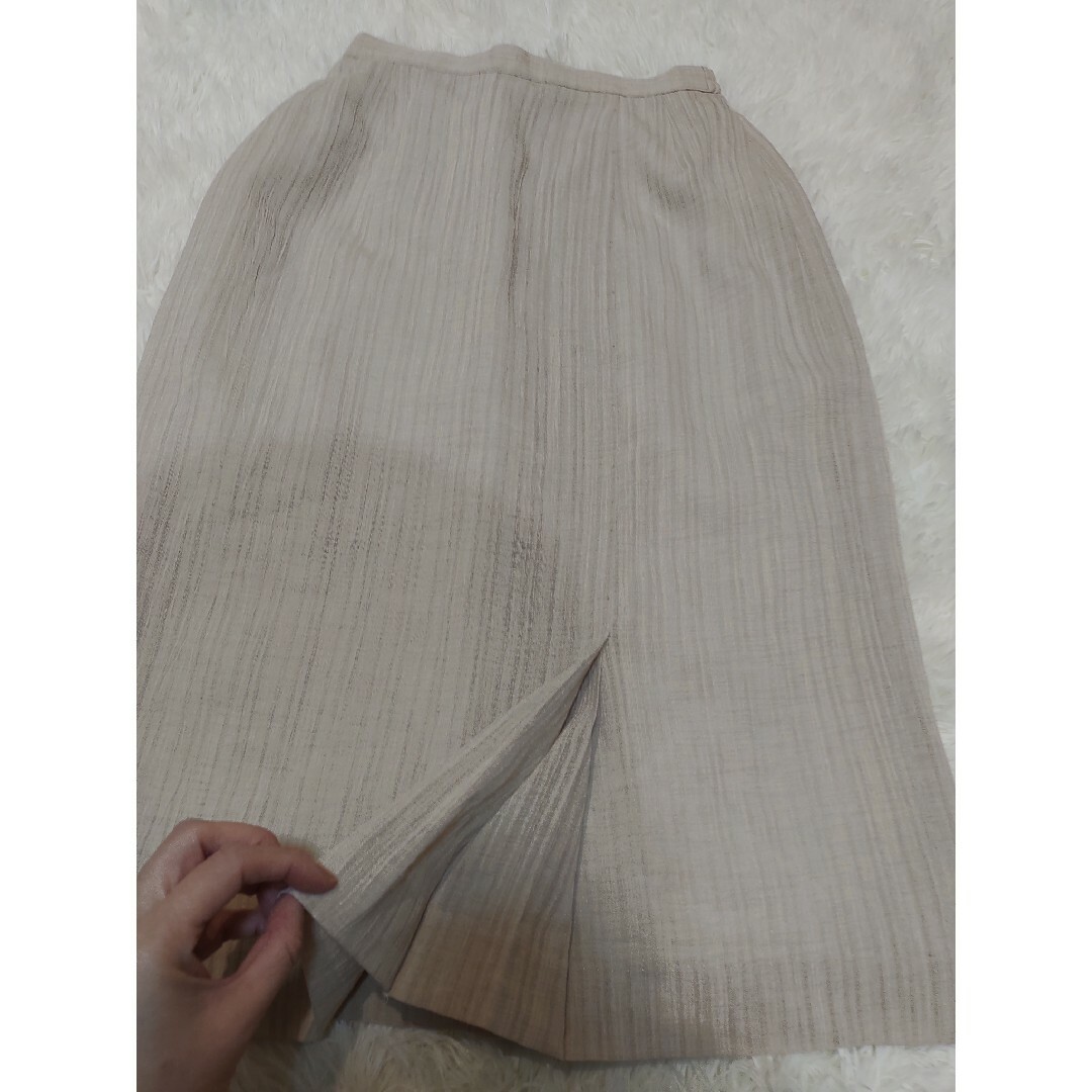 タイトなスカート　ベージュ　夏物　裏地付き　レトロ レディースのスカート(ひざ丈スカート)の商品写真