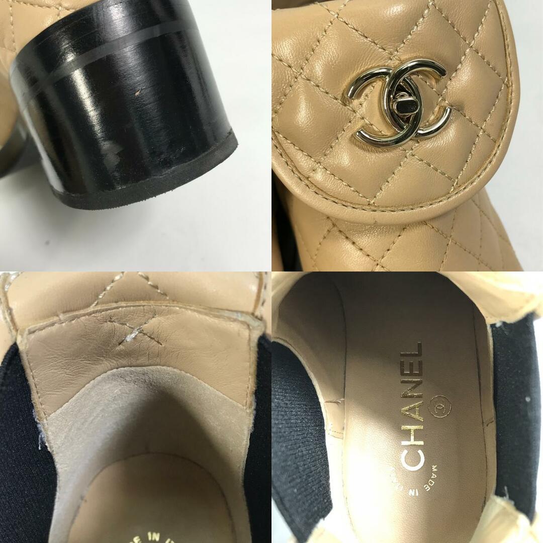 CHANEL(シャネル)のシャネル CHANEL ターンロック マトラッセ キルティング サイドゴア G45144 23B バイカラー 靴 シューズ バイカラー ショート アンクルブーツ ブーツ ラムスキン ベージュ 美品 レディースの靴/シューズ(ブーツ)の商品写真