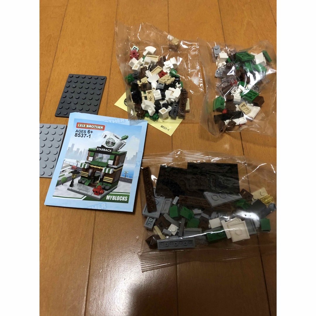 スタバ風 ビルディングブロック　ショップ　おもちゃ 互換　LEGO互換製品 エンタメ/ホビーのおもちゃ/ぬいぐるみ(模型/プラモデル)の商品写真