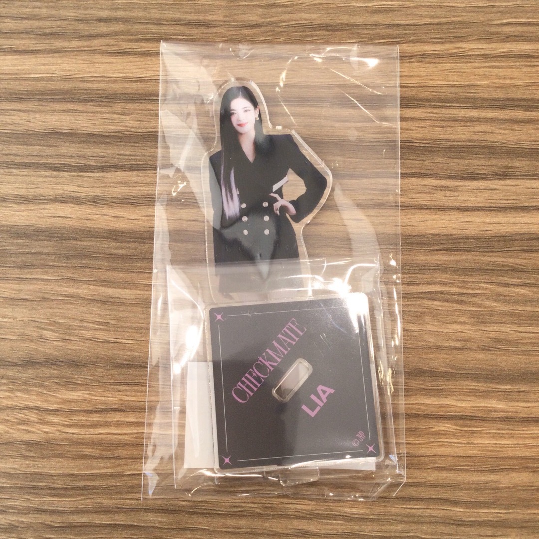 ITZY(イッチ)のitzy リア checkmate ワルツ lia アクスタ くじ トレカ エンタメ/ホビーのタレントグッズ(アイドルグッズ)の商品写真