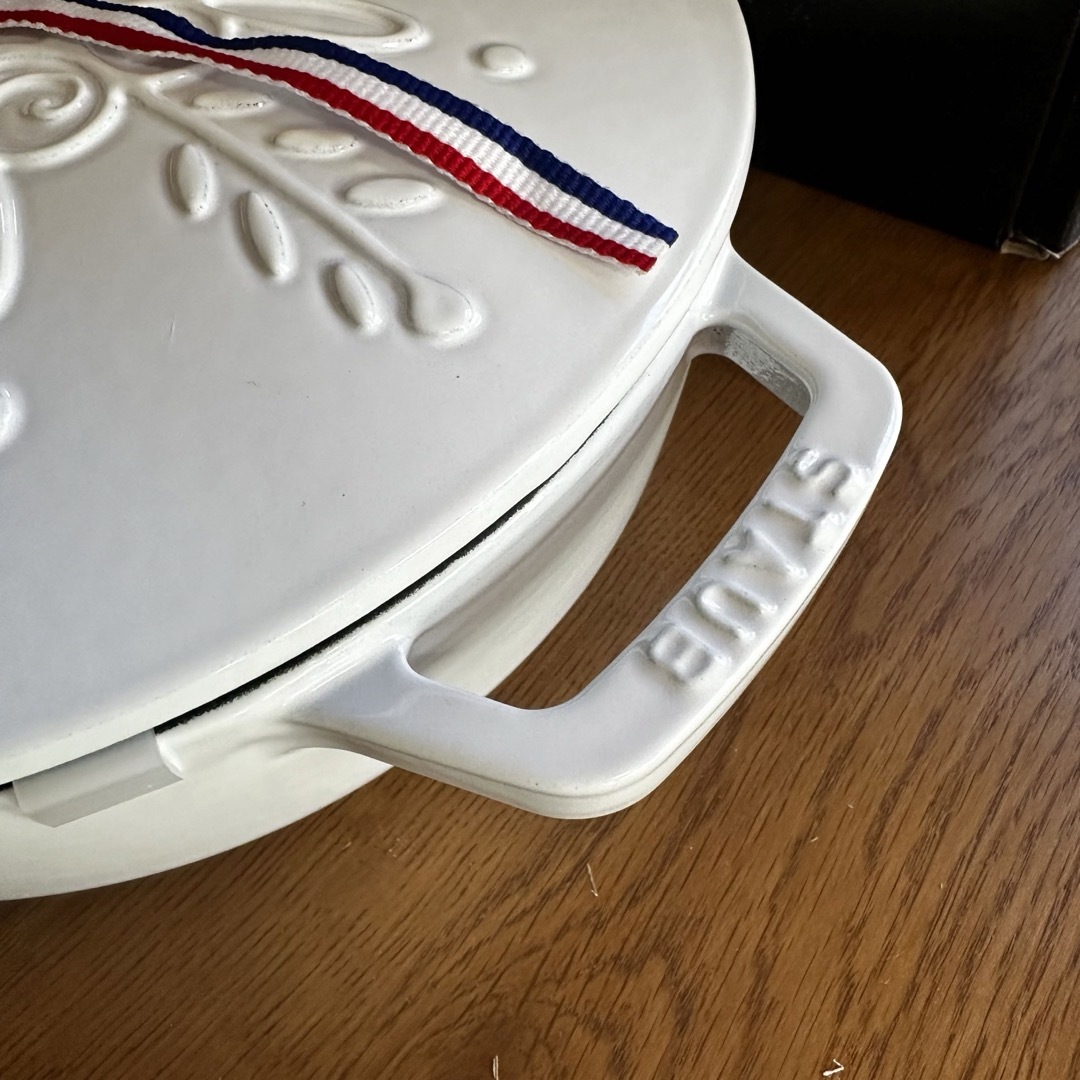 STAUB - 新品staub ストウブ スノーフレークブレイザー24cm STAUB - 新品staub ストウブ スノーフレークブレイザー24cm