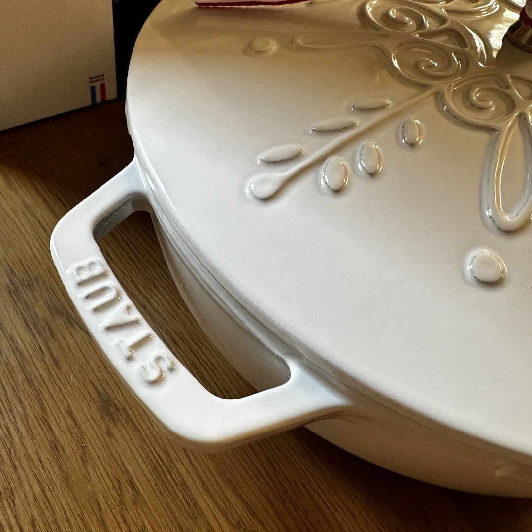 STAUB - 新品staub ストウブ スノーフレークブレイザー24cm STAUB - 新品staub ストウブ スノーフレークブレイザー24cm