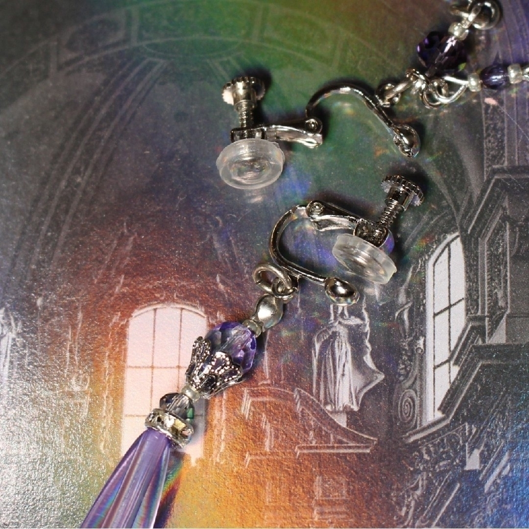 ゴシック アシンメトリー 7cmロングイヤリング  オーキッド ライラック 紫色 ハンドメイドのアクセサリー(イヤリング)の商品写真