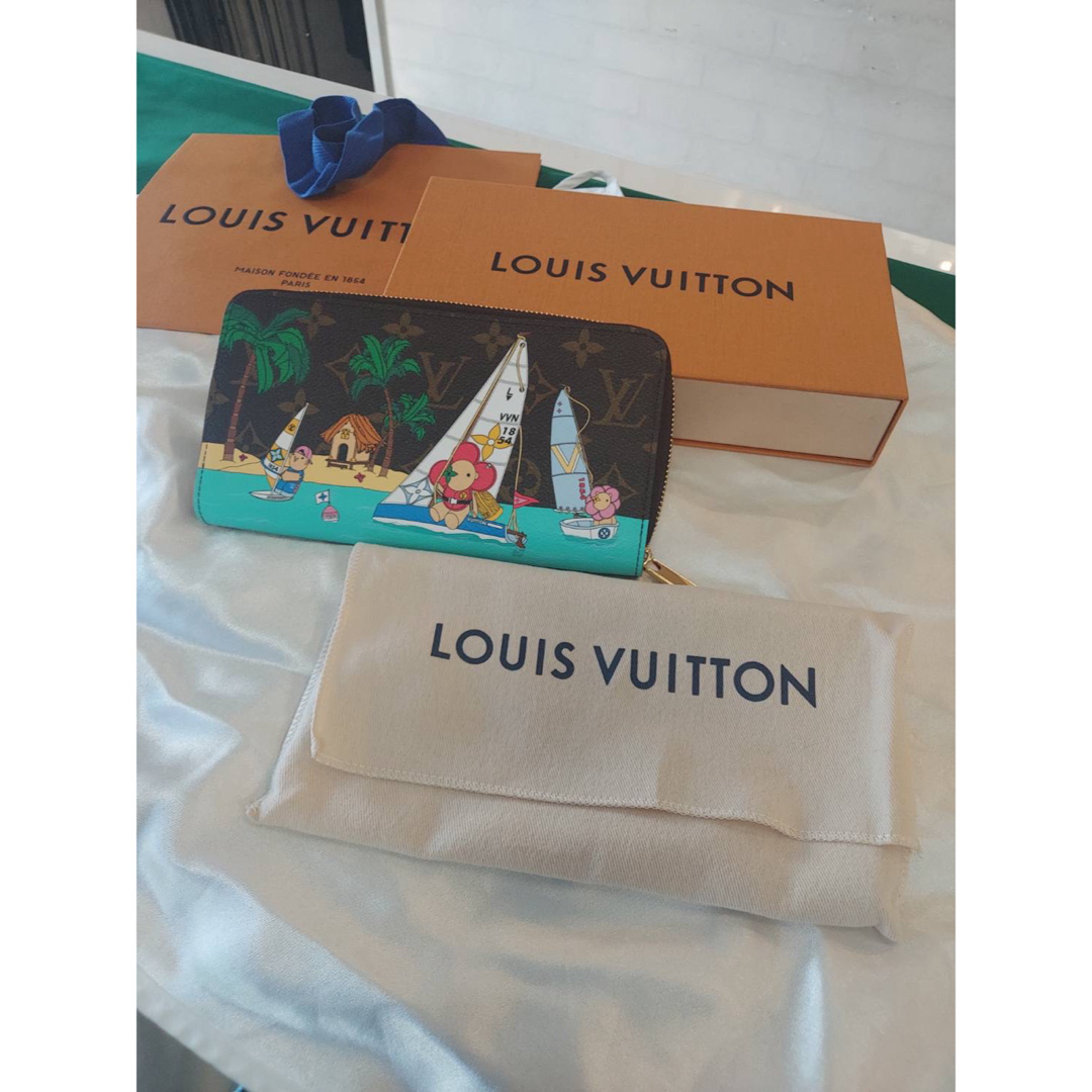 LOUIS VUITTON(ルイヴィトン)のルイヴィトン　2023年クリスマス　ジッピーウォレット　M82839 レディースのファッション小物(財布)の商品写真