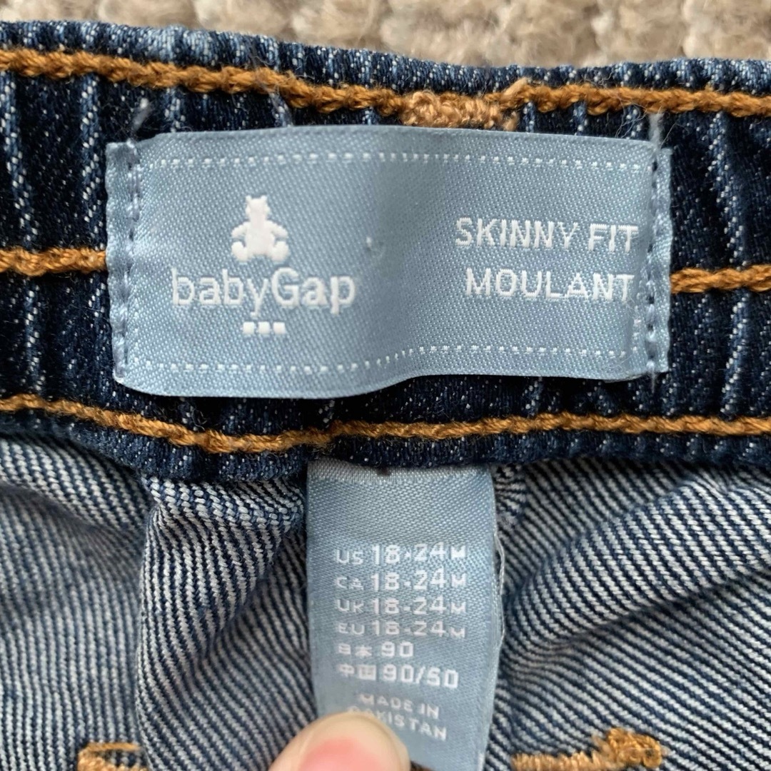 babyGAP(ベビーギャップ)のベビーギャップ 90cm スキニーフィット デニム baby gap 長ズボン キッズ/ベビー/マタニティのキッズ服女の子用(90cm~)(パンツ/スパッツ)の商品写真