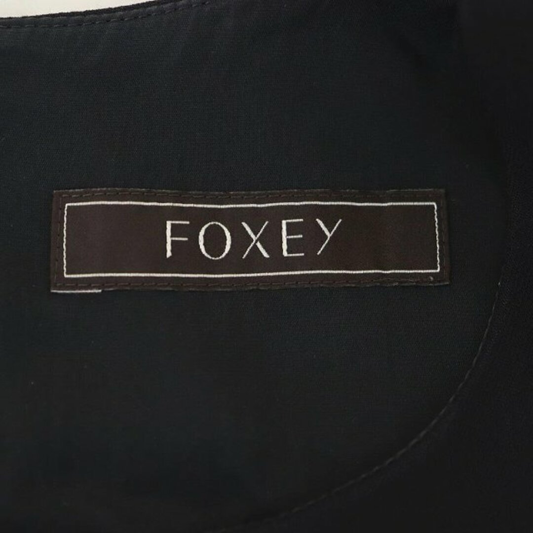 FOXEY(フォクシー)のフォクシー ワンピース ロング丈 ミモレ丈 ノースリーブ プリーツ S 紺  レディースのワンピース(ロングワンピース/マキシワンピース)の商品写真