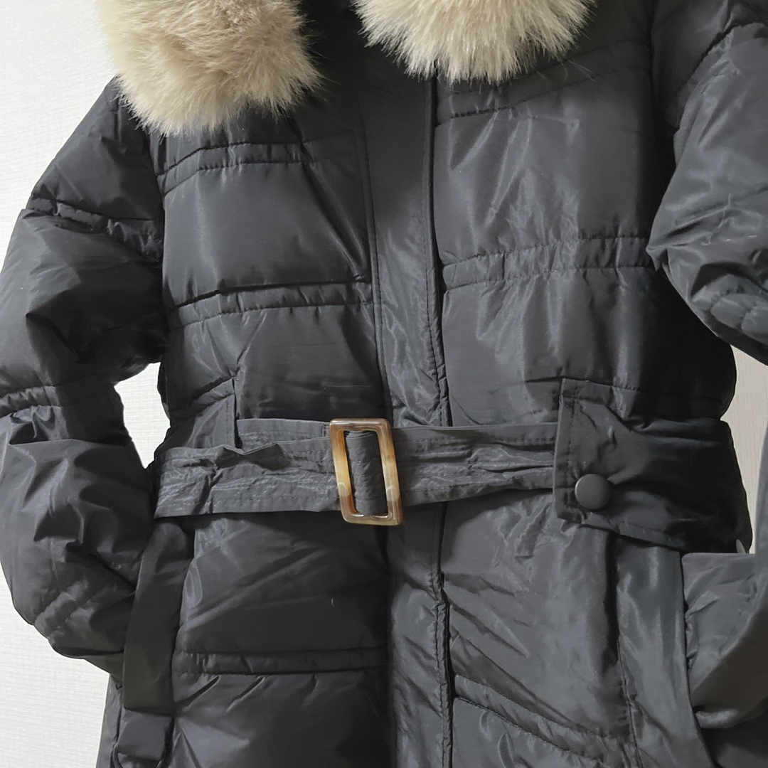 Lサイズ ボリュームファー付き ロングダウンコート 中綿 ブラック 555Y❺ レディースのジャケット/アウター(ロングコート)の商品写真
