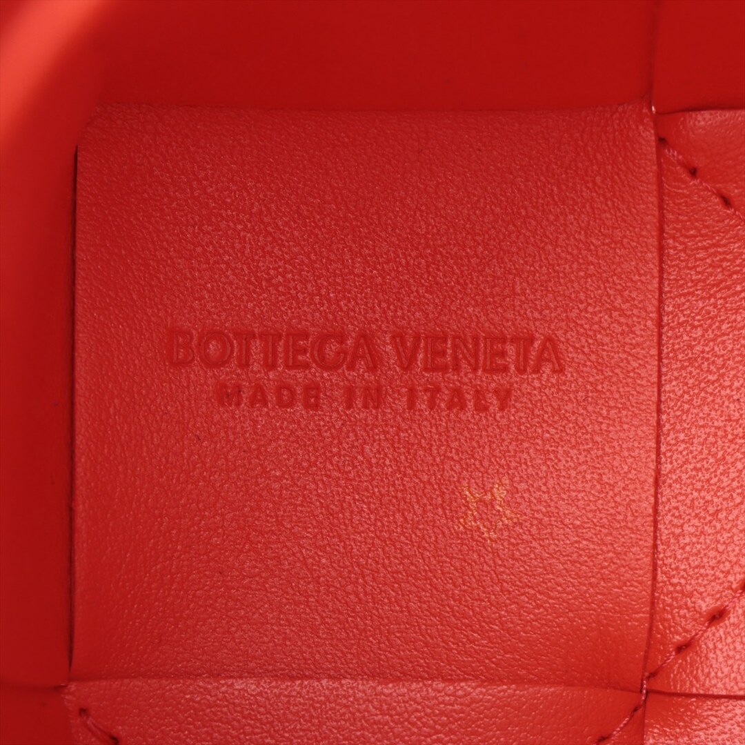 Bottega Veneta(ボッテガヴェネタ)のボッテガヴェネタ カセット ミニ クロスボディバッグ レザー  レッド レ レディースのバッグ(ショルダーバッグ)の商品写真