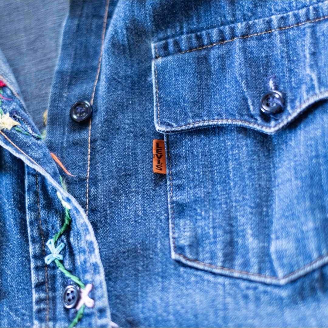 Levi's(リーバイス)の70's LEVI'S BIG-E オリジナルヴィンテージデニムシャツ 刺繍  レディースのトップス(シャツ/ブラウス(長袖/七分))の商品写真