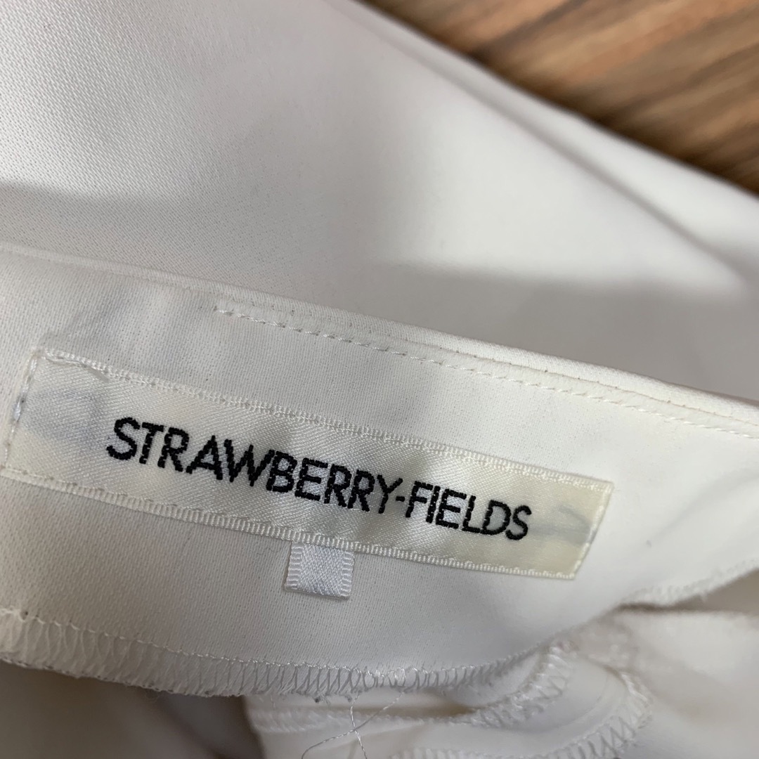 STRAWBERRY-FIELDS(ストロベリーフィールズ)のストロベリーフィールズ シャツ ブラウス 3L相当 白 ホワイト 長袖 無地 レディースのトップス(シャツ/ブラウス(長袖/七分))の商品写真