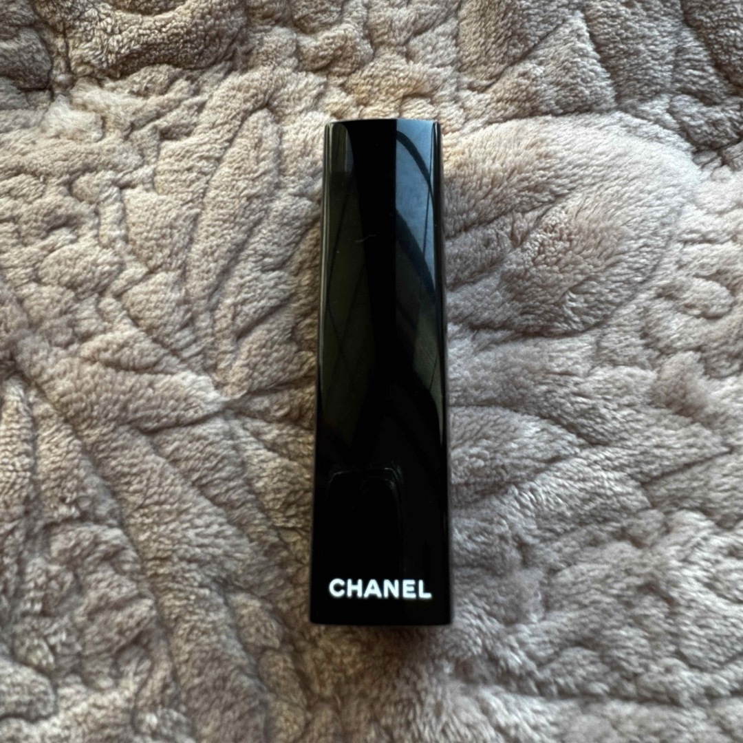 CHANEL(シャネル)のシャネル ルージュアリュール 182 ヴィブランテ ルージュ・ジバンシイ 212 コスメ/美容のベースメイク/化粧品(口紅)の商品写真