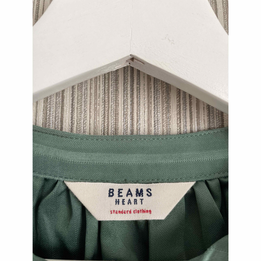 BEAMS BOY(ビームスボーイ)の【極美品】BEAMS HEART くるみボタンブラウス グリーン レディースのトップス(シャツ/ブラウス(長袖/七分))の商品写真