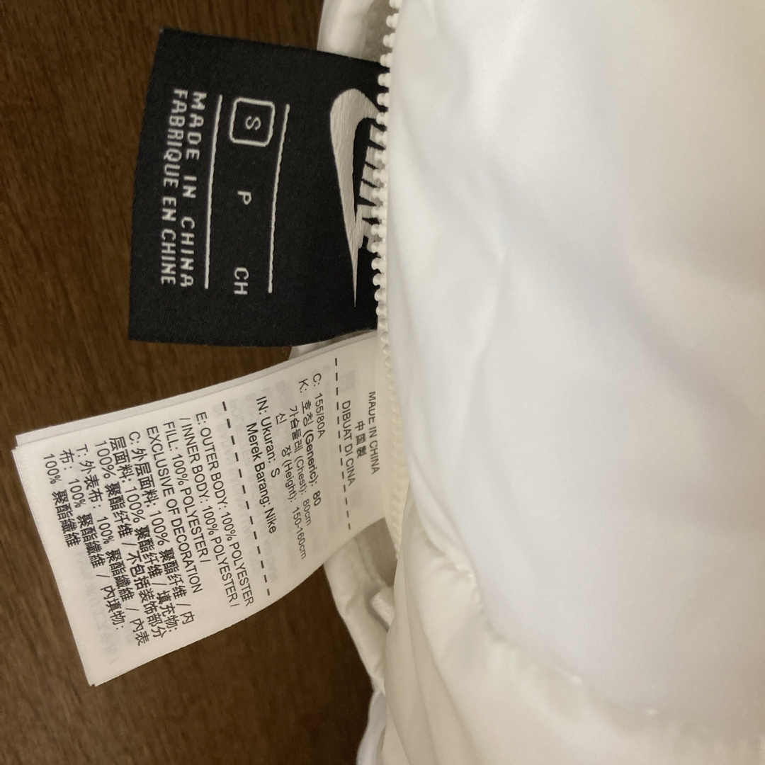NIKE(ナイキ)のNIKE ナイキ 中綿コート S ロングコート ベンチコート 白　 レディースのジャケット/アウター(ダウンコート)の商品写真