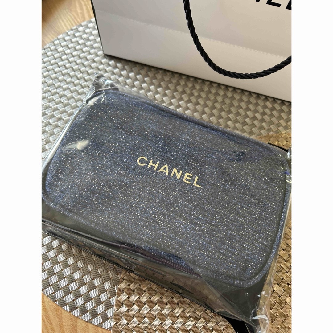 シャネルCHANEL クリスマスコフレ2023 シャネル エッセンシャル ポーチ