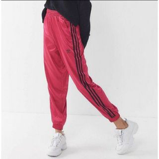 オリジナルス(Originals（adidas）)のアディダス　トラックパンツ　ジャージ(カジュアルパンツ)