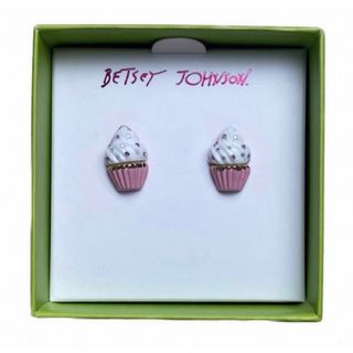 BETSEY JOHNSON - 新品　BETSEY JOHNSON カップケーキピアス