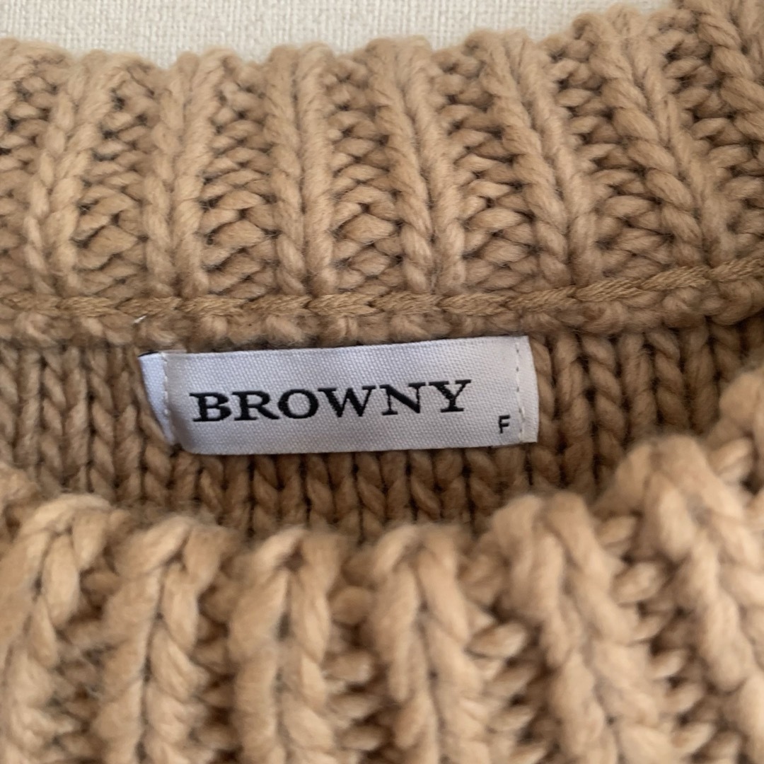 BROWNY(ブラウニー)のブラウニー レディース ニット セーター ベージュ ふんわり袖 カジュアル レディースのトップス(ニット/セーター)の商品写真