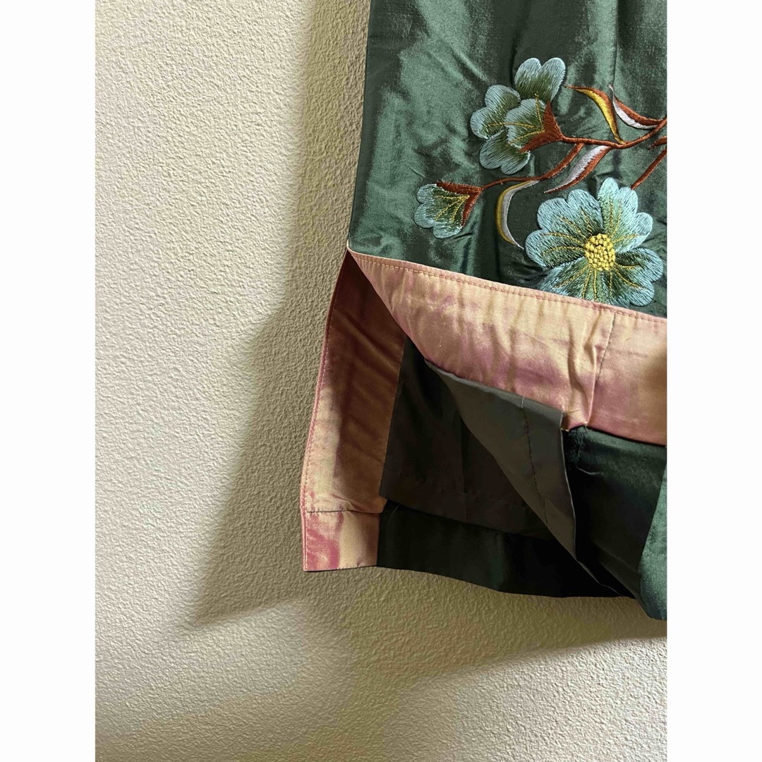 大人なアオザイ  グリーン　サテン レディースのフォーマル/ドレス(ロングドレス)の商品写真