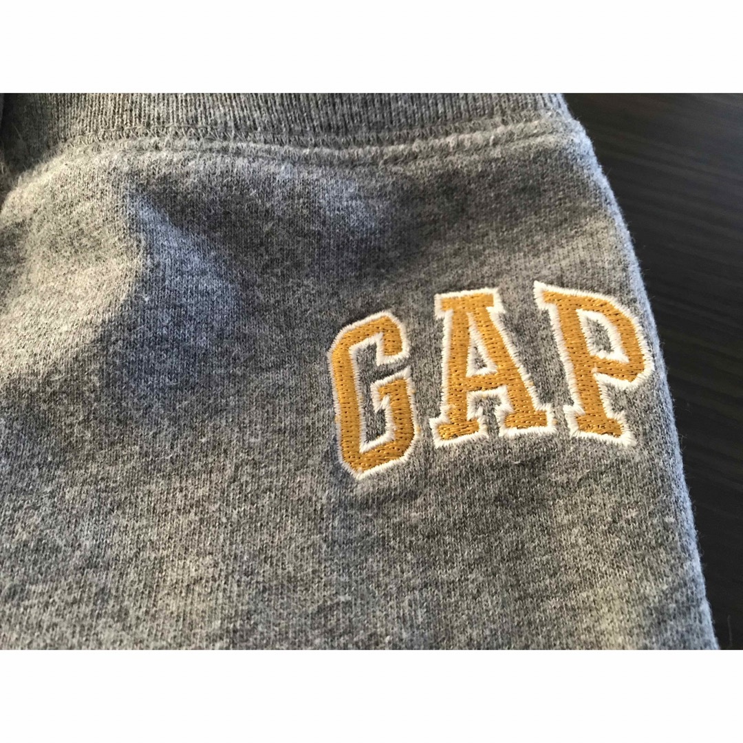 babyGAP(ベビーギャップ)のGAP♡ かっこいいスウェットパンツ　刺繍 キッズ/ベビー/マタニティのベビー服(~85cm)(パンツ)の商品写真