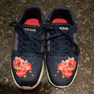 アディダス(adidas)のadidasスニーカー(スニーカー)