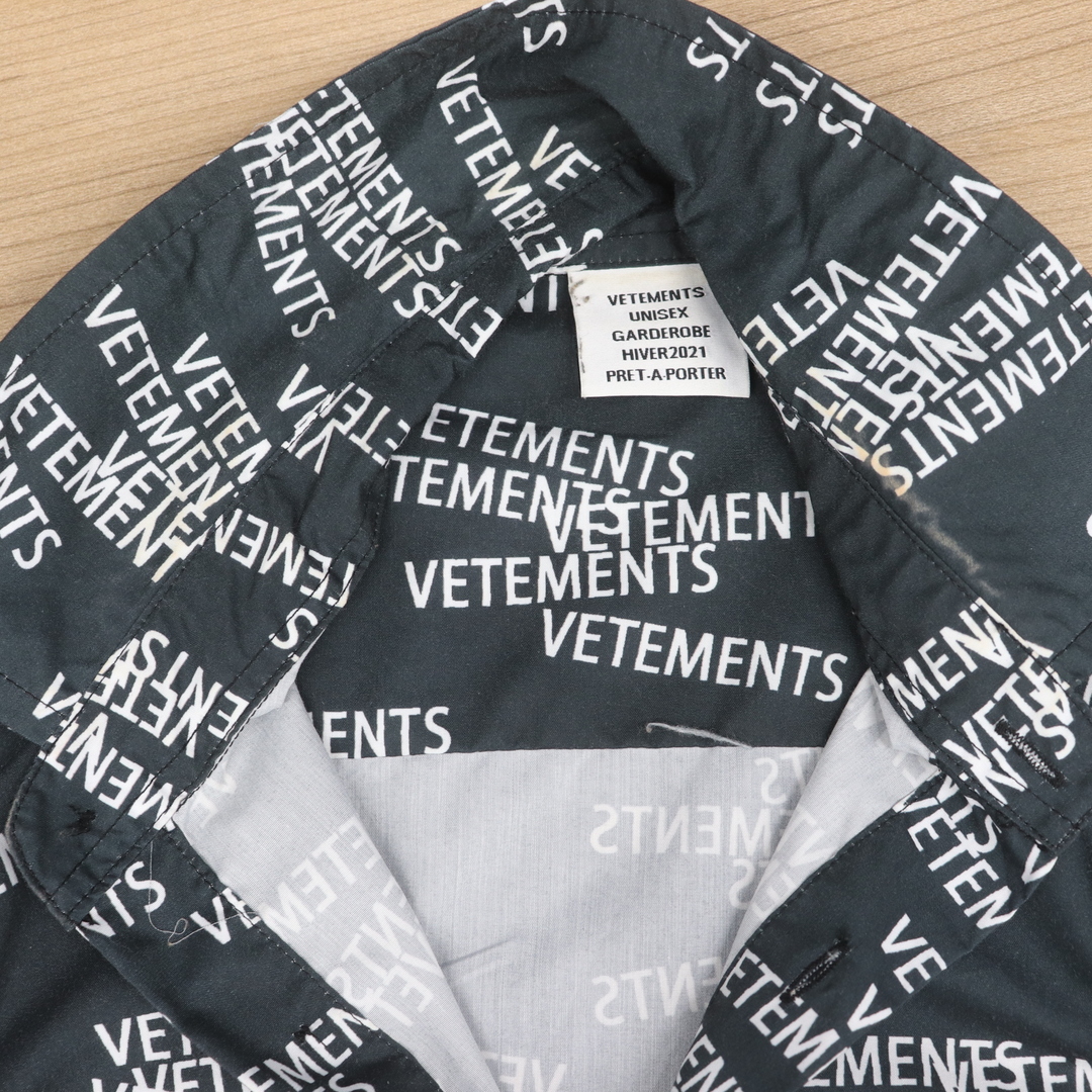 other(アザー)のITNILUUB7PWO VETEMENTS ヴェトモン 長袖 総柄  ロゴシャツ シャツ トップス コットン ブラック 黒 サイズXS レディースのトップス(シャツ/ブラウス(長袖/七分))の商品写真