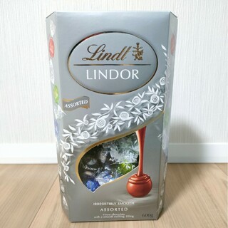 リンツ(Lindt)のリンツリンドールチョコレート シルバー 1箱(菓子/デザート)