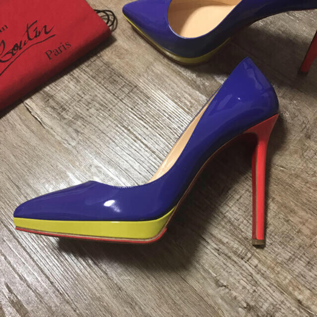 Christian Louboutin(クリスチャンルブタン)の値下げ ルブタン マルチカラーパンプス レディースの靴/シューズ(ハイヒール/パンプス)の商品写真