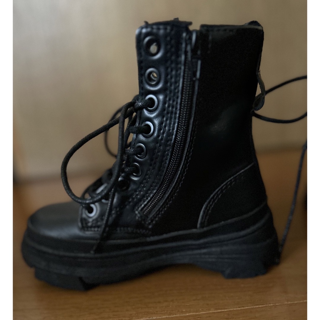 ZARA KIDS(ザラキッズ)の新品、未使用ZARA 厚底スニーカーソールブーツ28 キッズ/ベビー/マタニティのキッズ靴/シューズ(15cm~)(ブーツ)の商品写真