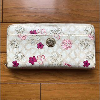 コーチ(COACH)のCOACH コーチ　長財布　ゴールド✖️花柄 ウォレット(財布)