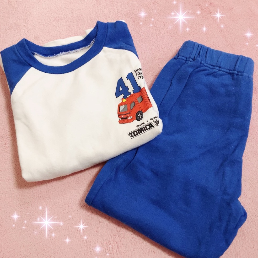 UNIQLO(ユニクロ)の☆ユニクロKIDS☆トミカコラボ☆ウルトラストレッチ☆スウェットセット☆ブルー キッズ/ベビー/マタニティのキッズ服男の子用(90cm~)(パジャマ)の商品写真