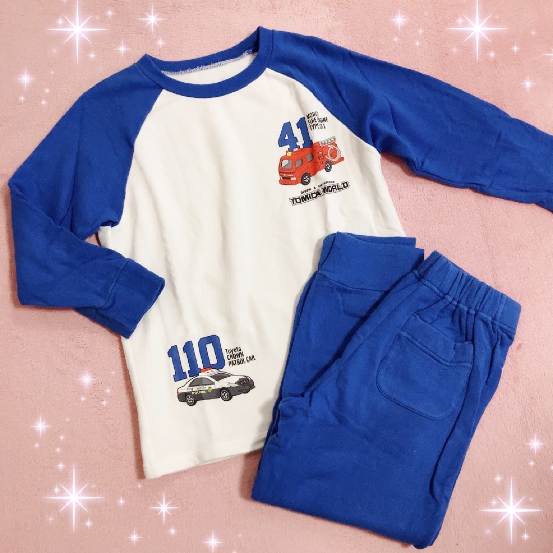 UNIQLO(ユニクロ)の☆ユニクロKIDS☆トミカコラボ☆ウルトラストレッチ☆スウェットセット☆ブルー キッズ/ベビー/マタニティのキッズ服男の子用(90cm~)(パジャマ)の商品写真