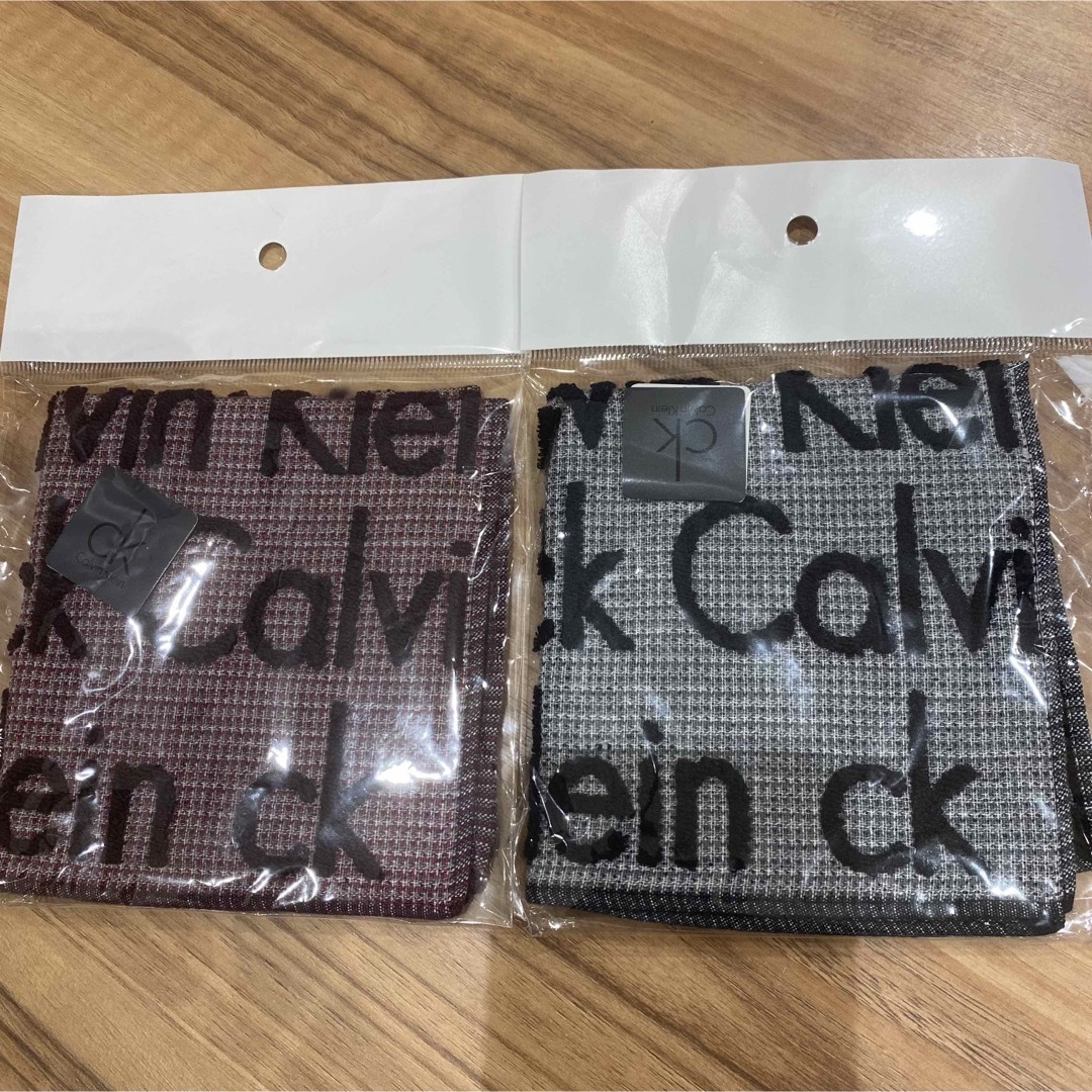 ck Calvin Klein(シーケーカルバンクライン)のカルバンクライン　タオルハンカチ　２枚　新品未使用 メンズのファッション小物(ハンカチ/ポケットチーフ)の商品写真