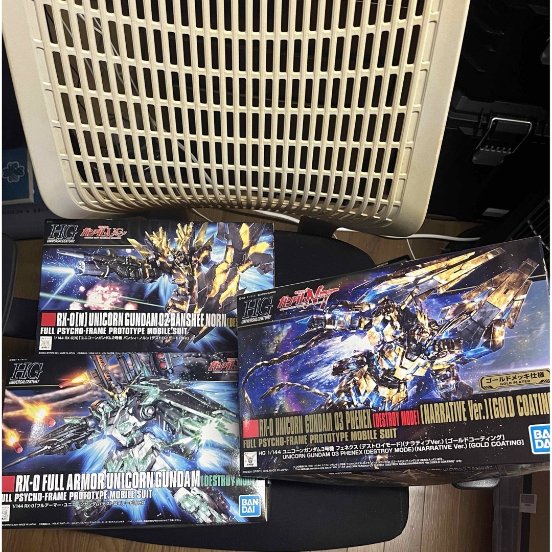 BANDAI(バンダイ)のHG フルアーマーユニコーン　バンシィ　フェネクスゴールドメッキ　セット エンタメ/ホビーのおもちゃ/ぬいぐるみ(プラモデル)の商品写真