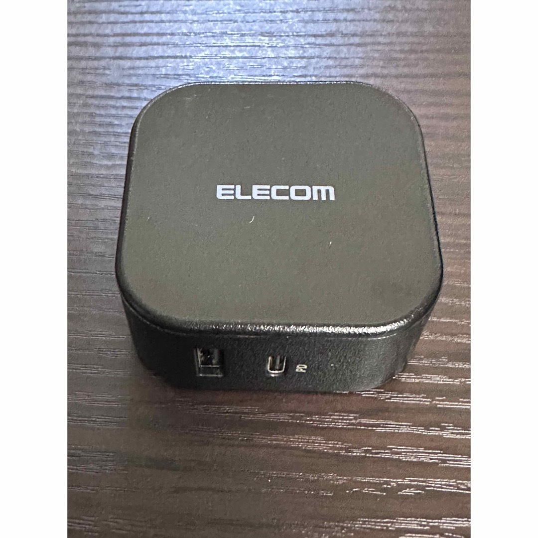 ELECOM(エレコム)のELECOM MPA-ACCP20BK BLACK  PD対応充電器 スマホ/家電/カメラのスマートフォン/携帯電話(バッテリー/充電器)の商品写真