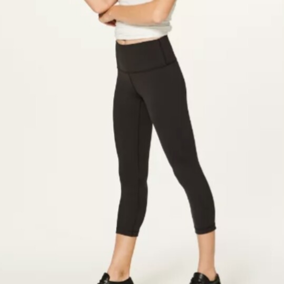 lululemon(ルルレモン)のタグ付新品✨lululemon♥️Wunder Under Crop♥️レギンス レディースのパンツ(クロップドパンツ)の商品写真