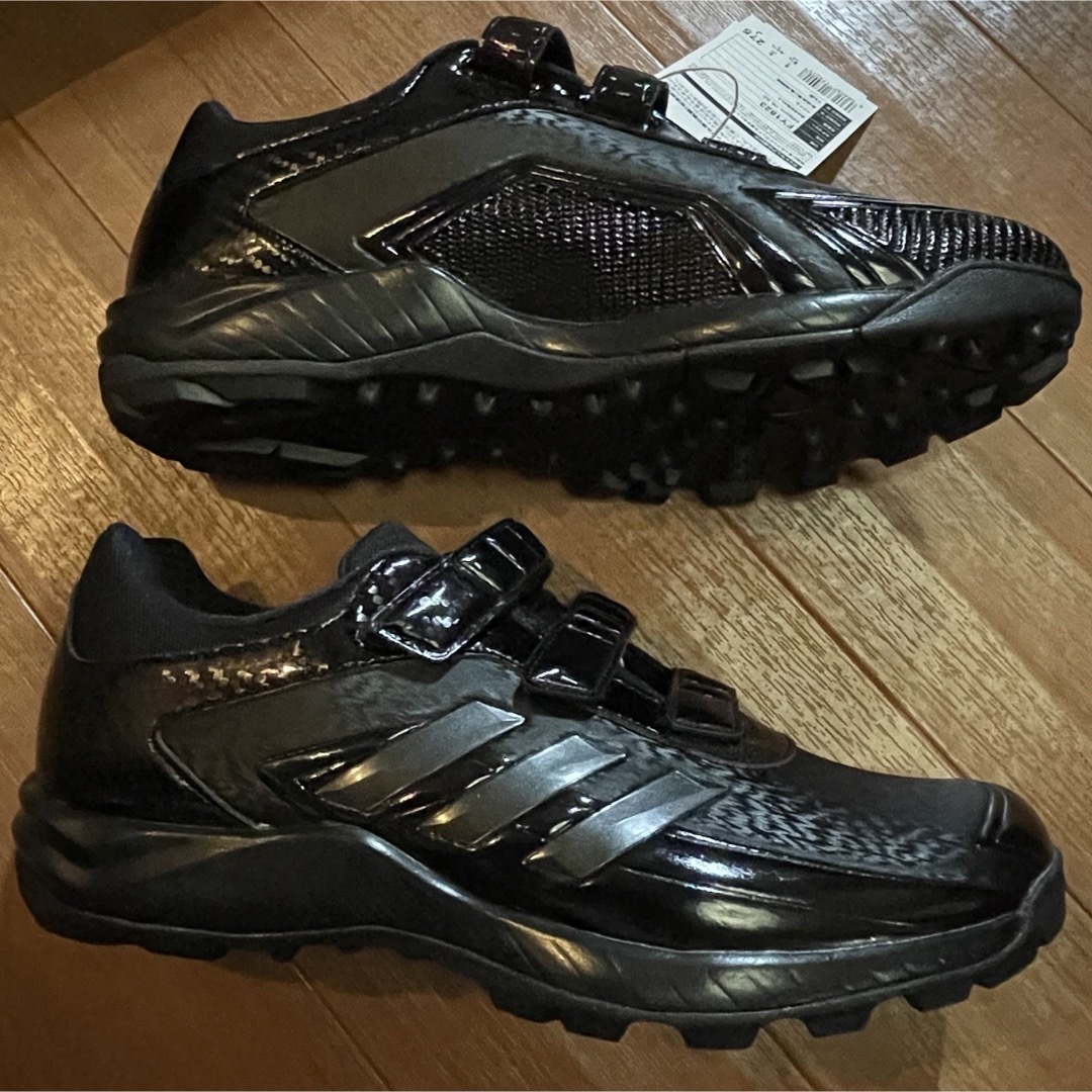 adidas(アディダス)のadidas トレーニングシューズ ブラック ゴールド マジックテープスニーカー メンズの靴/シューズ(スニーカー)の商品写真