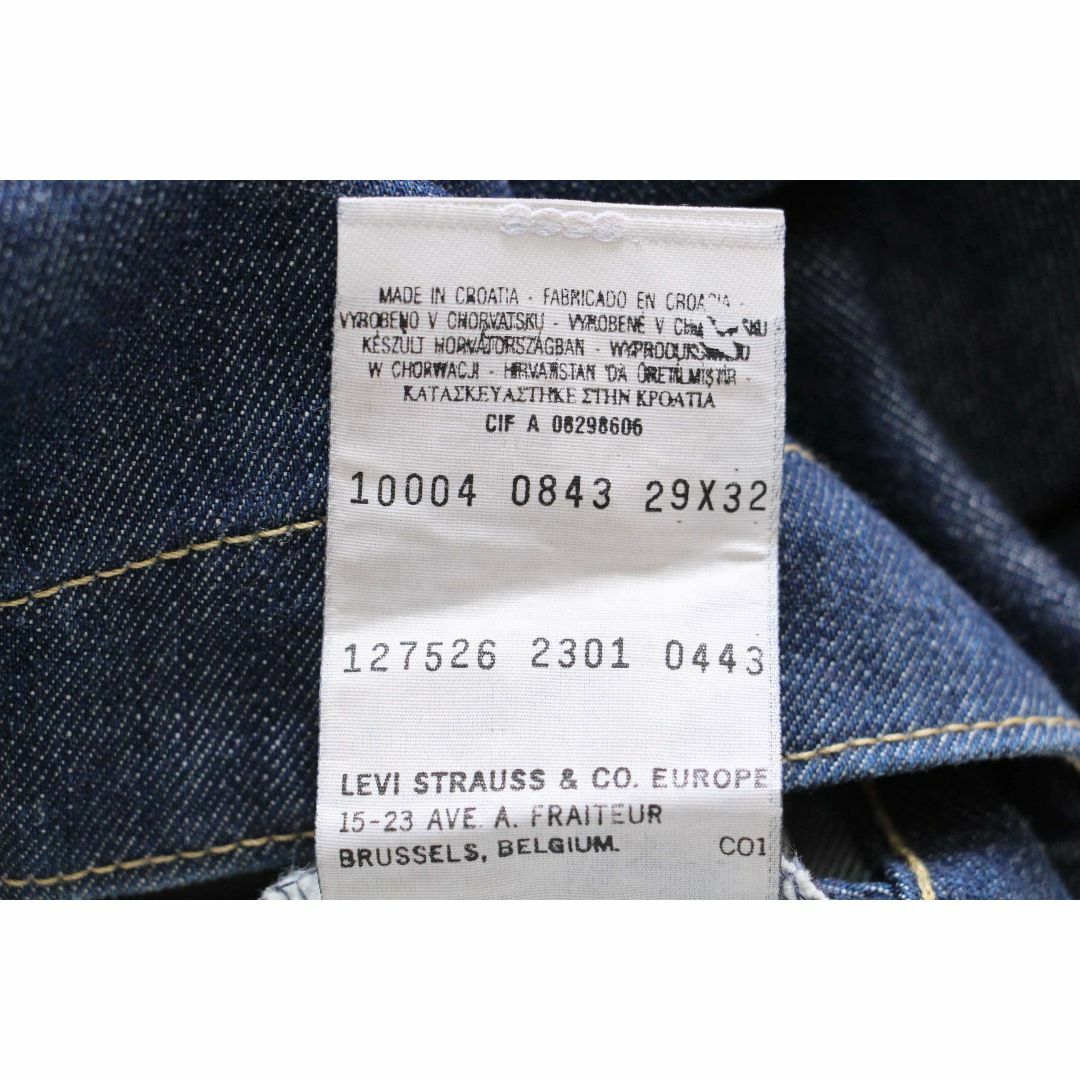 Levi's(リーバイス)の00s Levi'sリーバイス ENGINEERED JEANS 10004 立体裁断 デニムパンツ w29 L32★ユーロ オールド ジーンズ ストレート ローライズ 濃紺 メンズのパンツ(デニム/ジーンズ)の商品写真