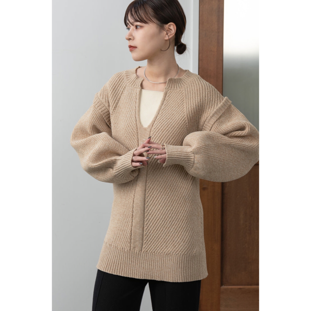 lawgy(ラウジー)のlawgy ラウジー　 sleeve switching v neck knit レディースのトップス(ニット/セーター)の商品写真