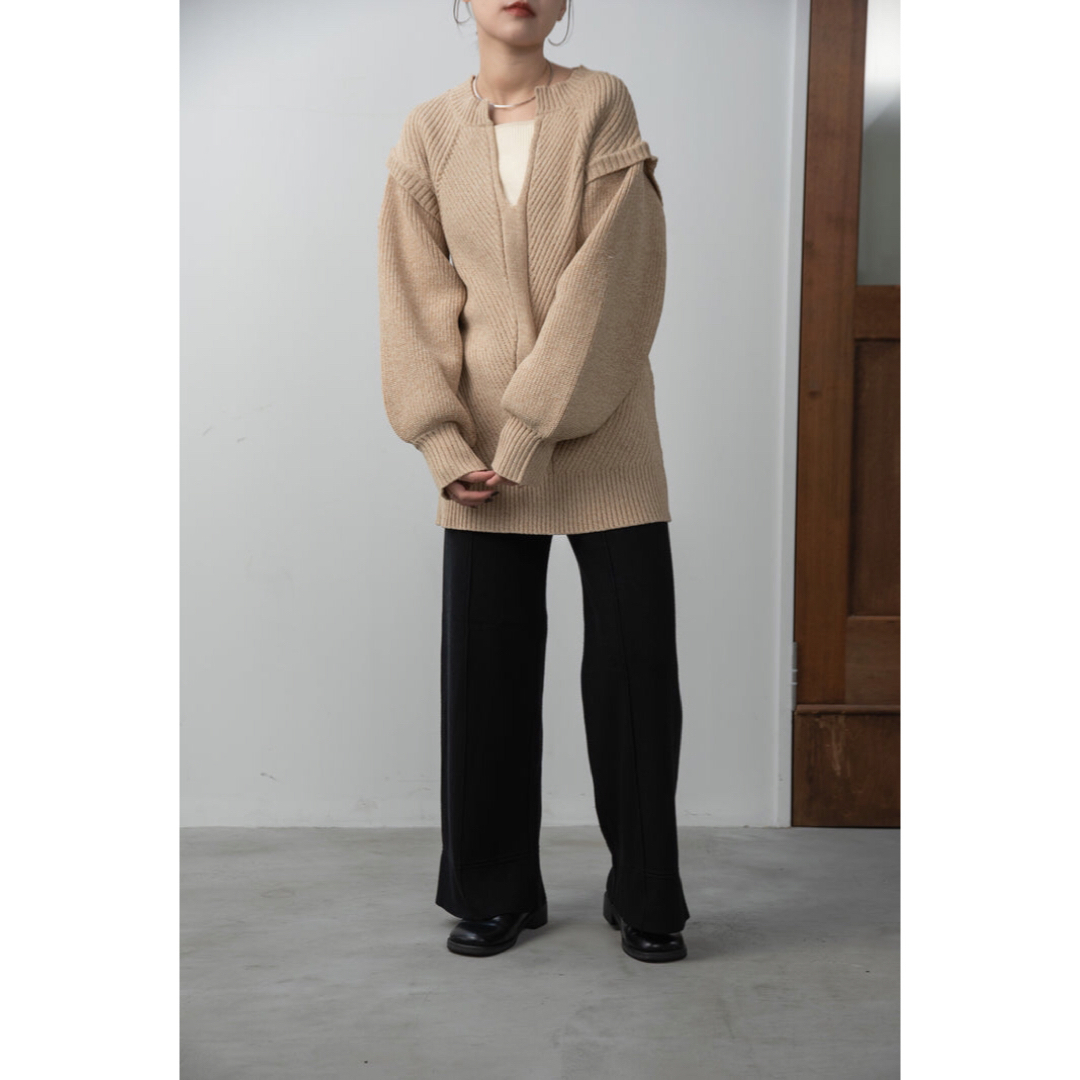 lawgy(ラウジー)のlawgy ラウジー　 sleeve switching v neck knit レディースのトップス(ニット/セーター)の商品写真