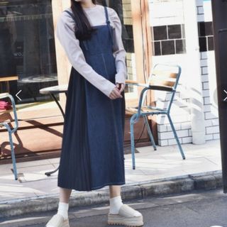 ダブルクローゼット(w closet)のダブルクローゼット　脇プリーツデニムジャンスカ(ロングワンピース/マキシワンピース)