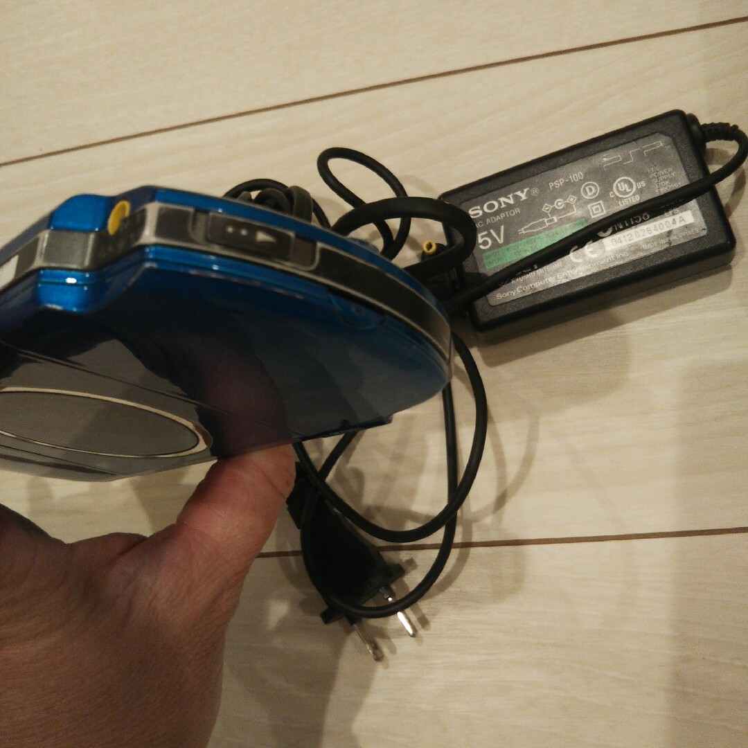 PlayStation Portable(プレイステーションポータブル)の美品⭐️psp3000本体⭐️青。新品バッテリー、充電器、メモリ、ケース、ゲーム エンタメ/ホビーのゲームソフト/ゲーム機本体(携帯用ゲーム機本体)の商品写真